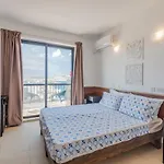 Seashells Sea View Penthouse With Private Hot Tub & Large Sunny Terrace With Stunning Views - By Getwaysmalta Lejlighed
