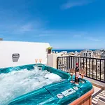 Apartmán Seashells Sea View Penthouse With Private Hot Tub & Large Sunny Terrace With Stunning Views - By Getwaysmalta *