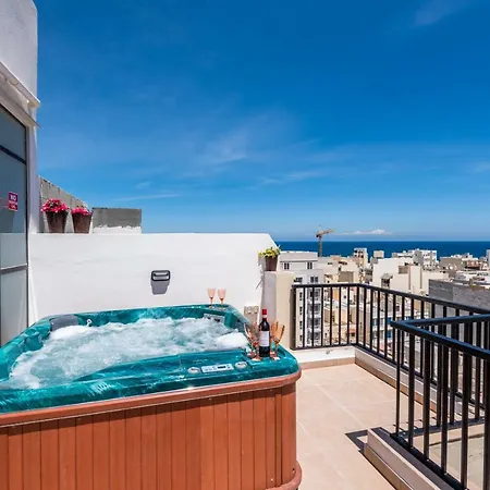 Seashells Sea View Penthouse With Private Hot Tub & Large Sunny Terrace With Stunning Views - By Getwaysmalta * 圣保罗湾城