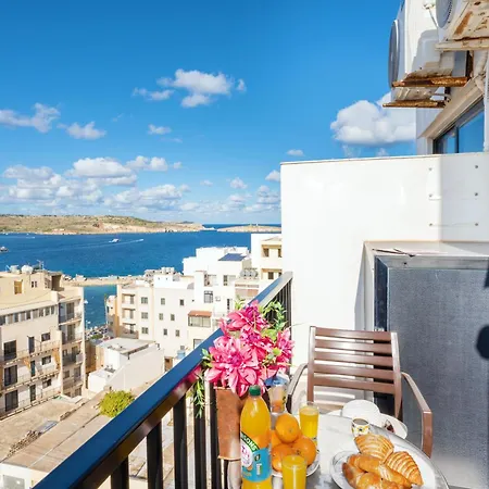Апартаменты Seashells Sea View Penthouse With Private Hot Tub & Large Sunny Terrace With Stunning Views - By Getwaysmalta