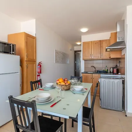 Seashells Sea View Penthouse With Private Hot Tub & Large Sunny Terrace With Stunning Views - By Getwaysmalta Apartamento St Paul's Bay