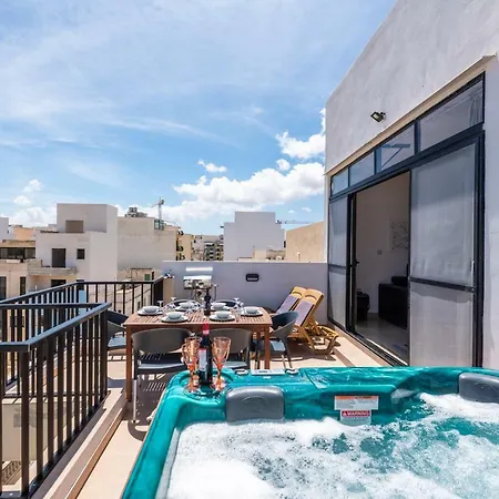Seashells Sea View Penthouse With Private Hot Tub & Large Sunny Terrace With Stunning Views - By Getwaysmalta Apartman *