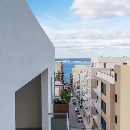 Lägenhet Seashells Sea View Penthouse With Private Hot Tub & Large Sunny Terrace With Stunning Views - By Getwaysmalta *